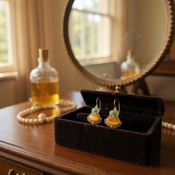 Liz Claiborne Vintage Tigers Eye Green Stone earrings Goldtone Pierced - Picture 1 of 8